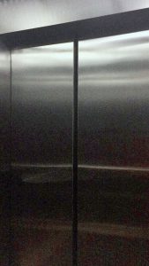 elevator-doors-do-not-close-completely